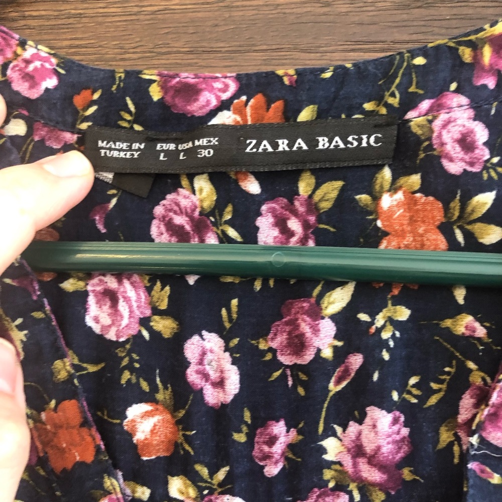 Zara Basic Floral Blouse Size Large - image 5